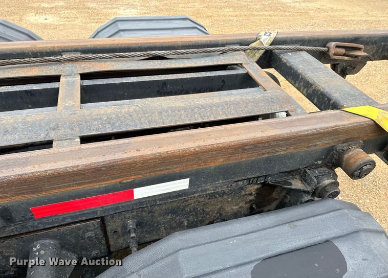 image for item ND9349 2005 Mack CV713 roll-off container truck