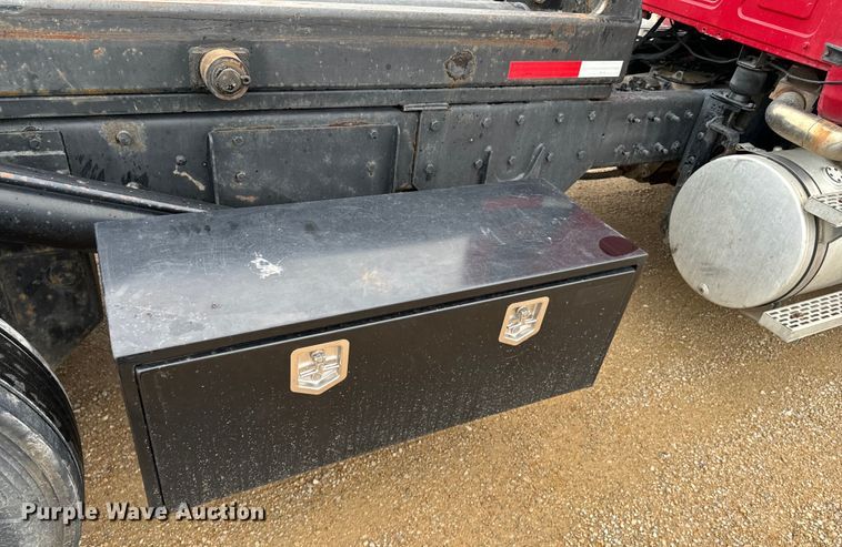 image for item ND9349 2005 Mack CV713 roll-off container truck