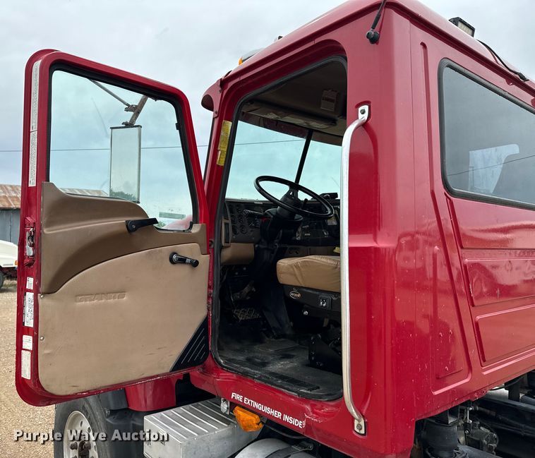 image for item ND9349 2005 Mack CV713 roll-off container truck