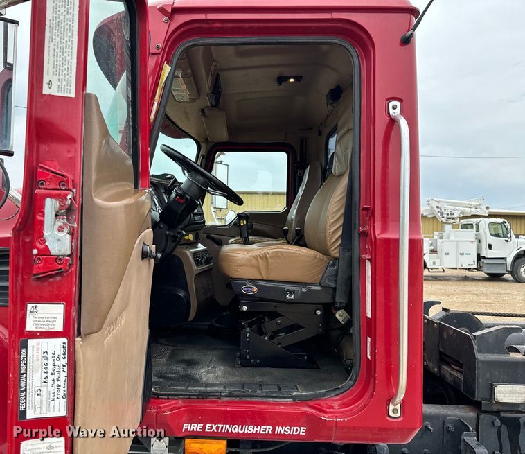 image for item ND9349 2005 Mack CV713 roll-off container truck