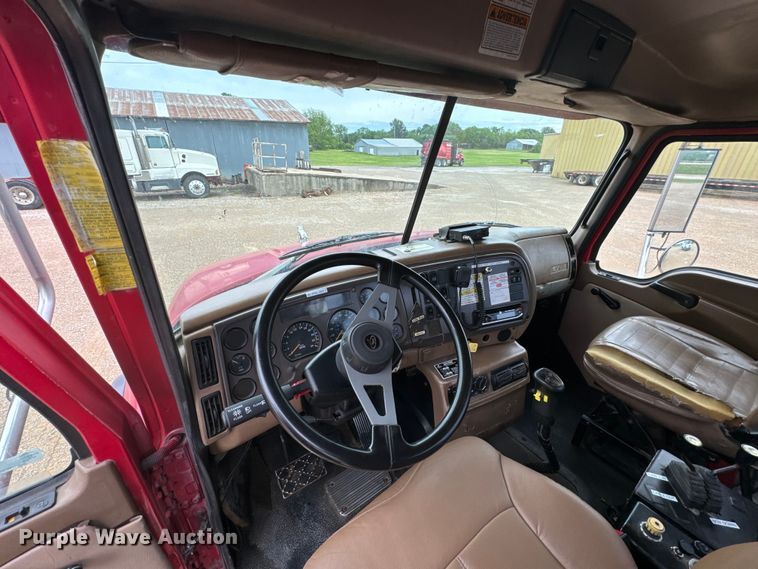 image for item ND9349 2005 Mack CV713 roll-off container truck