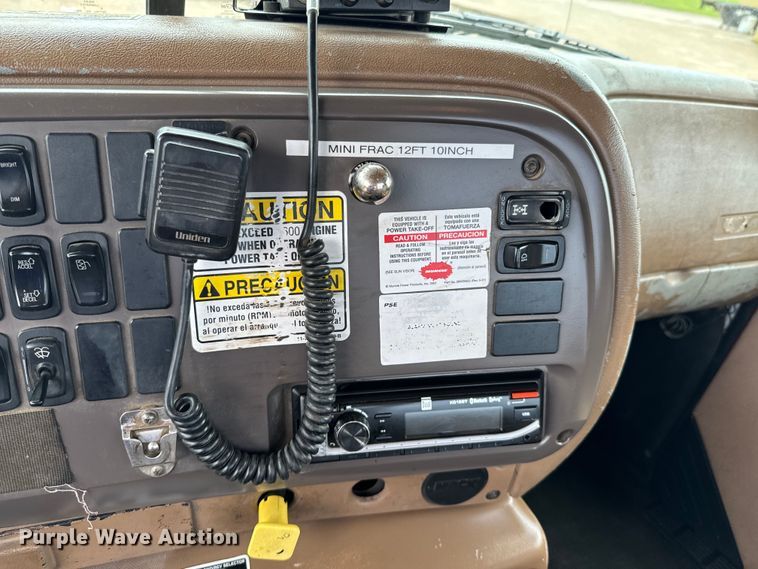 image for item ND9349 2005 Mack CV713 roll-off container truck