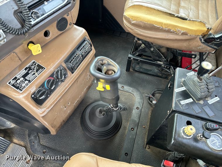 image for item ND9349 2005 Mack CV713 roll-off container truck