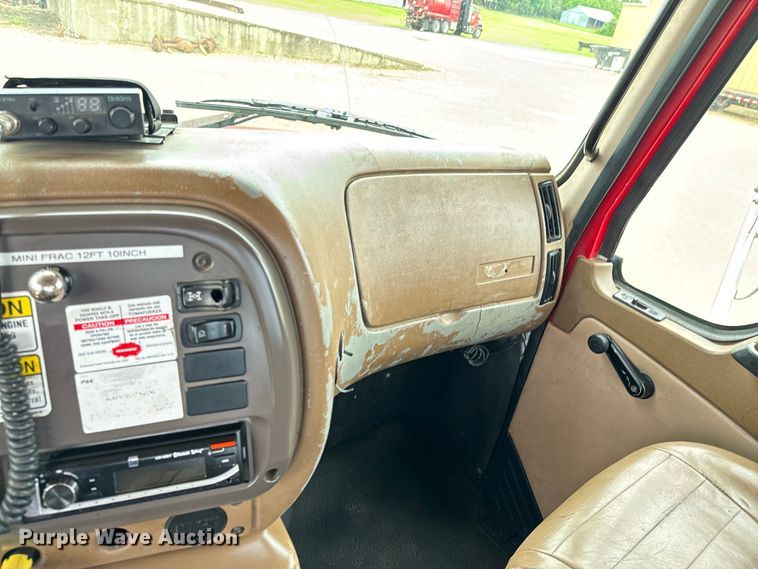 image for item ND9349 2005 Mack CV713 roll-off container truck