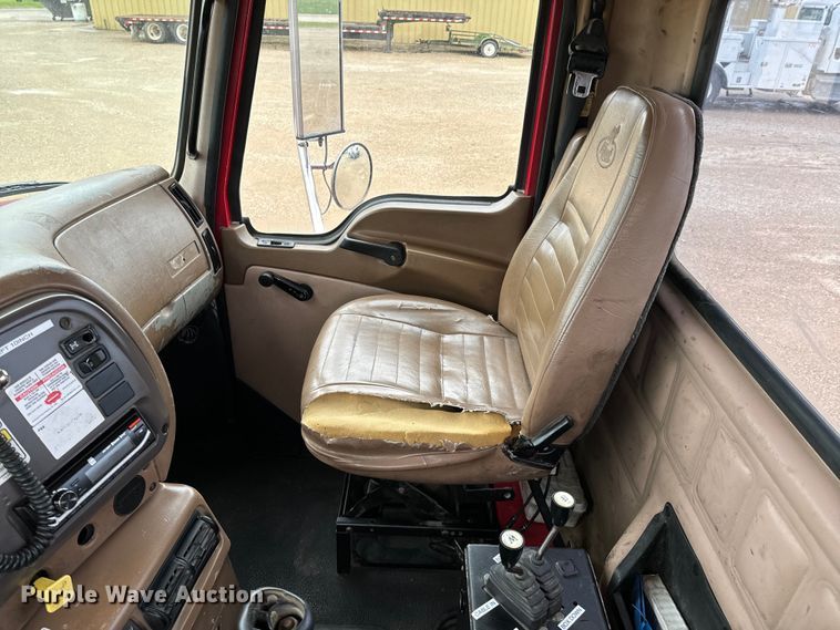 image for item ND9349 2005 Mack CV713 roll-off container truck