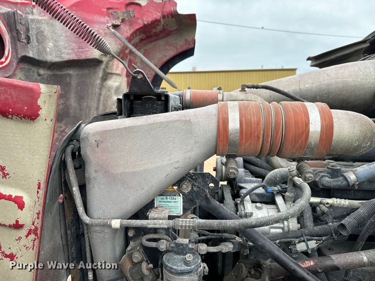 image for item ND9349 2005 Mack CV713 roll-off container truck