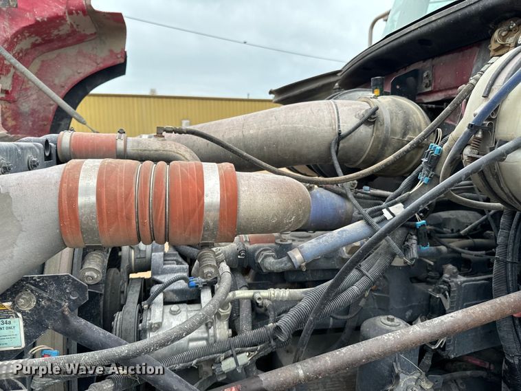 image for item ND9349 2005 Mack CV713 roll-off container truck