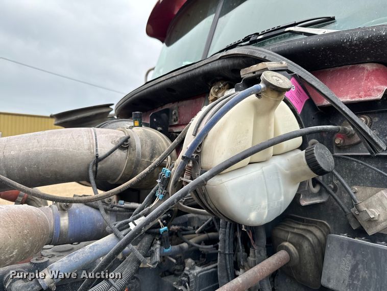 image for item ND9349 2005 Mack CV713 roll-off container truck