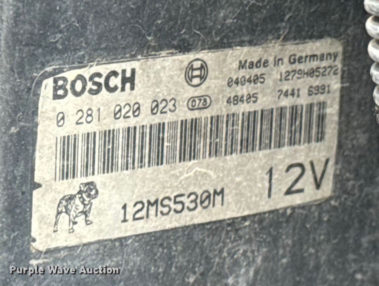 image for item ND9349 2005 Mack CV713 roll-off container truck