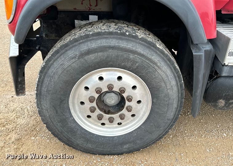 image for item ND9349 2005 Mack CV713 roll-off container truck