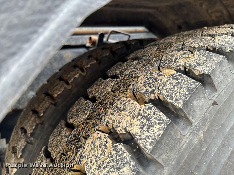 image for item ND9349 2005 Mack CV713 roll-off container truck