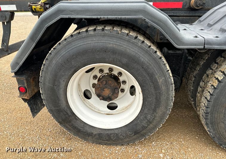 image for item ND9349 2005 Mack CV713 roll-off container truck