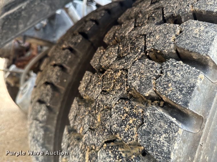 image for item ND9349 2005 Mack CV713 roll-off container truck