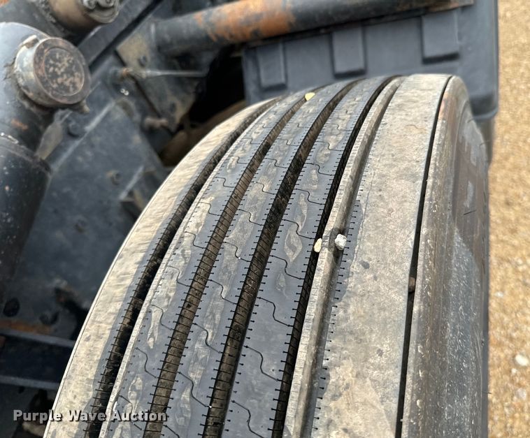 image for item ND9349 2005 Mack CV713 roll-off container truck