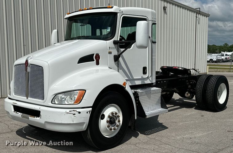 image for item ND9357 2010 Kenworth T370 semi truck