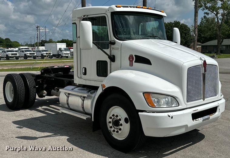 image for item ND9357 2010 Kenworth T370 semi truck