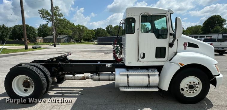 image for item ND9357 2010 Kenworth T370 semi truck