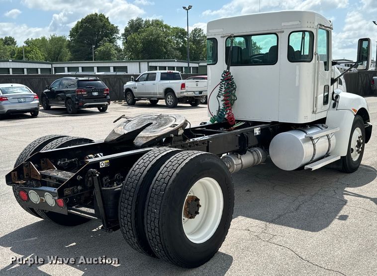 image for item ND9357 2010 Kenworth T370 semi truck