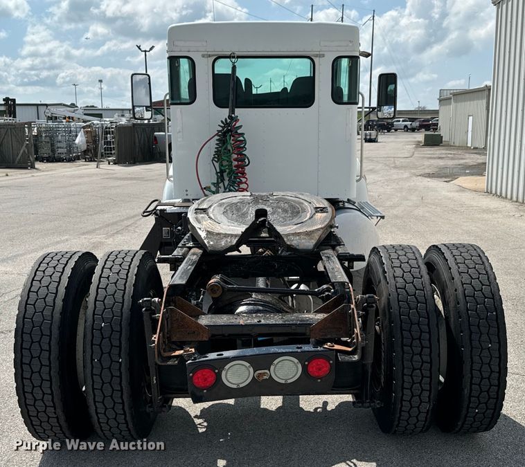 image for item ND9357 2010 Kenworth T370 semi truck