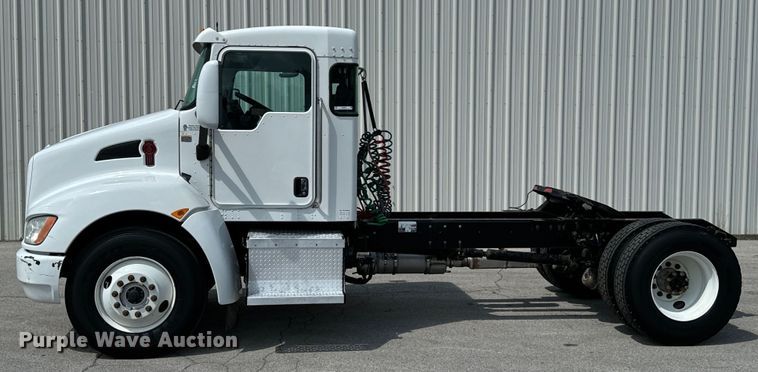 image for item ND9357 2010 Kenworth T370 semi truck