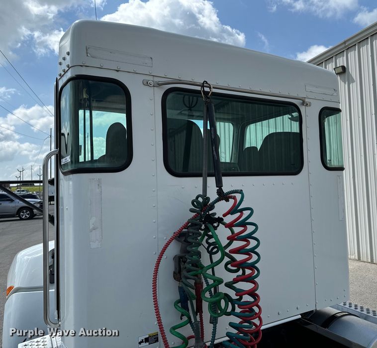 image for item ND9357 2010 Kenworth T370 semi truck