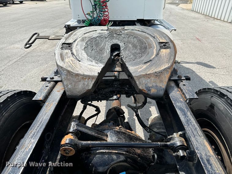 image for item ND9357 2010 Kenworth T370 semi truck