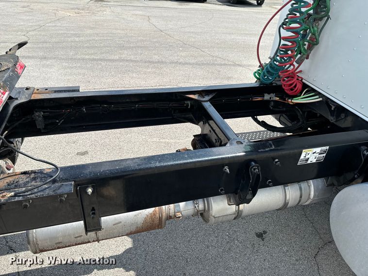 image for item ND9357 2010 Kenworth T370 semi truck