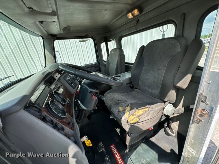 image for item ND9357 2010 Kenworth T370 semi truck