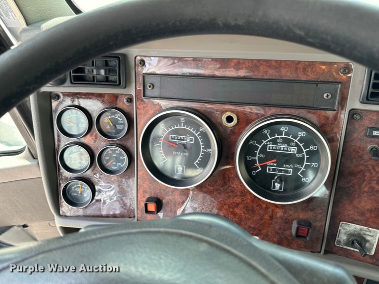 image for item ND9357 2010 Kenworth T370 semi truck