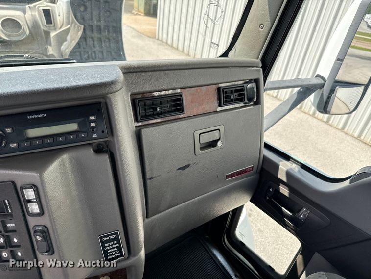 image for item ND9357 2010 Kenworth T370 semi truck