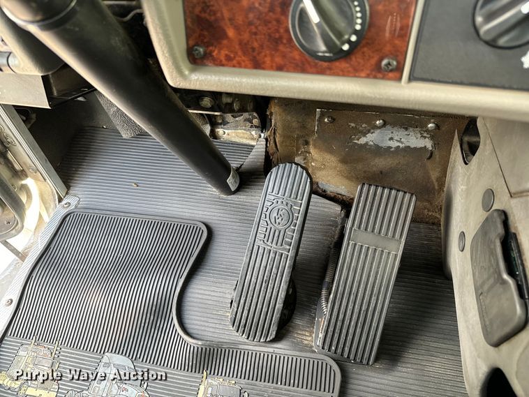 image for item ND9357 2010 Kenworth T370 semi truck