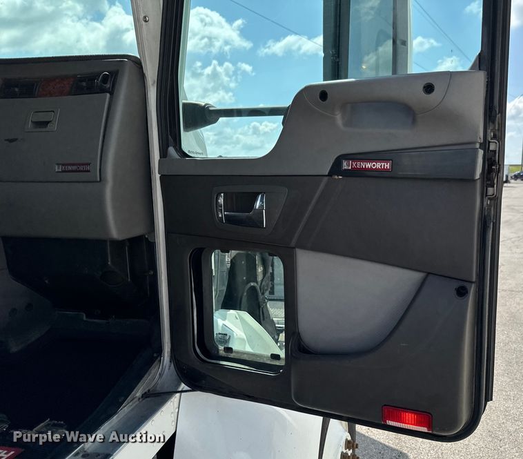 image for item ND9357 2010 Kenworth T370 semi truck