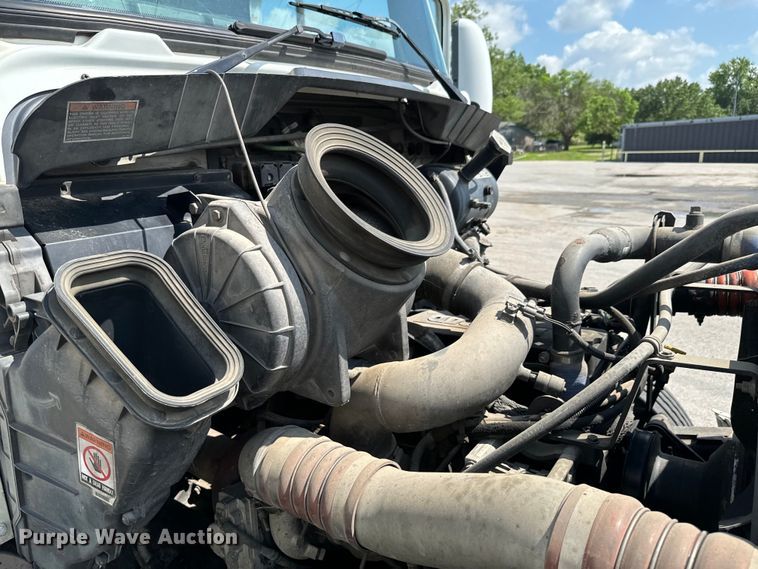 image for item ND9357 2010 Kenworth T370 semi truck