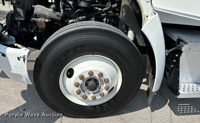 image for item ND9357 2010 Kenworth T370 semi truck