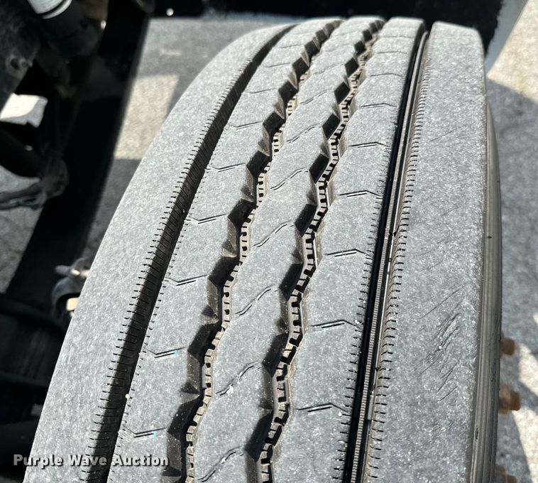 image for item ND9357 2010 Kenworth T370 semi truck