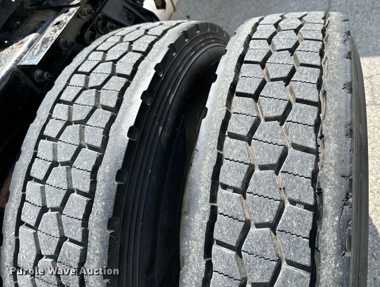 image for item ND9357 2010 Kenworth T370 semi truck