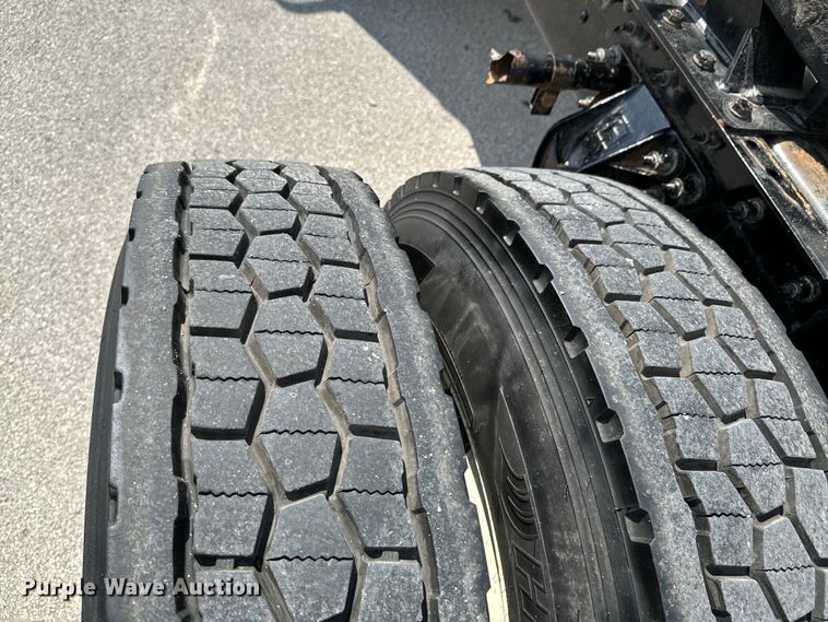 image for item ND9357 2010 Kenworth T370 semi truck