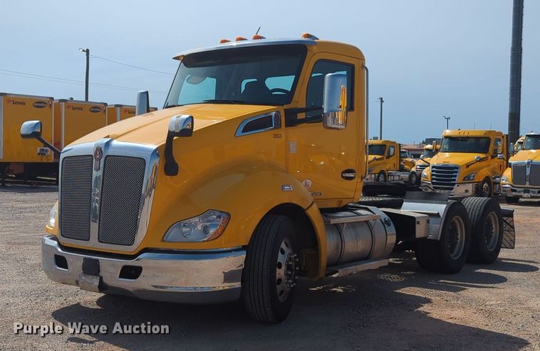 image for item NG9811 2020 Kenworth  T680 semi truck