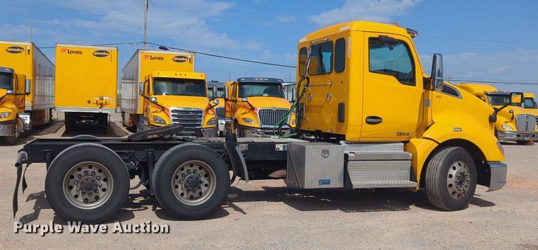 image for item NG9811 2020 Kenworth  T680 semi truck