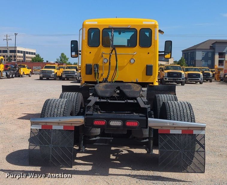 image for item NG9811 2020 Kenworth  T680 semi truck