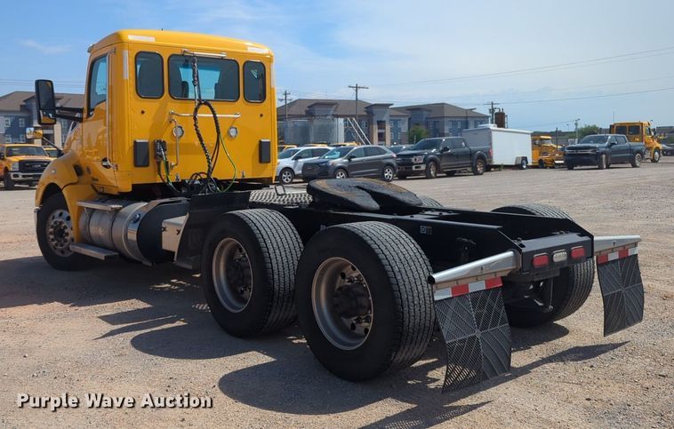 image for item NG9811 2020 Kenworth  T680 semi truck