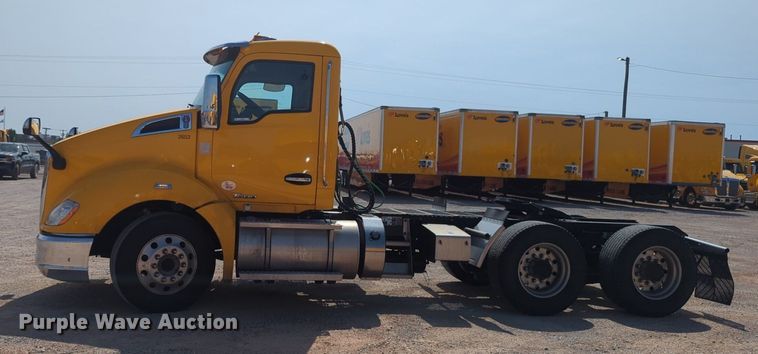 image for item NG9811 2020 Kenworth  T680 semi truck