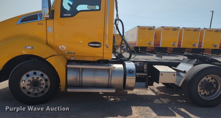 image for item NG9811 2020 Kenworth  T680 semi truck