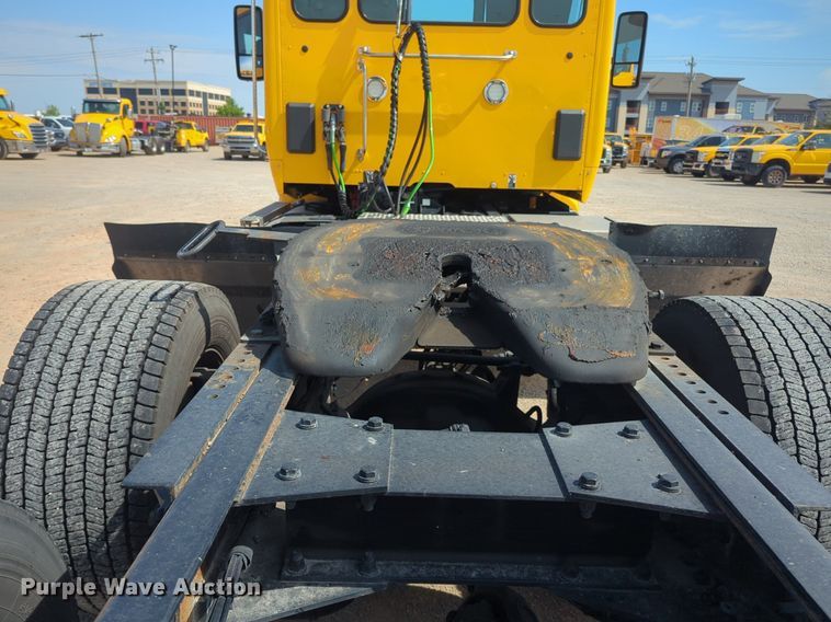 image for item NG9811 2020 Kenworth  T680 semi truck