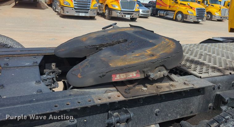 image for item NG9811 2020 Kenworth  T680 semi truck