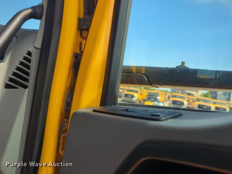 image for item NG9811 2020 Kenworth  T680 semi truck