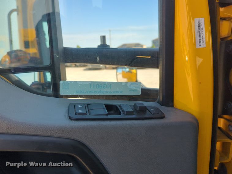 image for item NG9811 2020 Kenworth  T680 semi truck