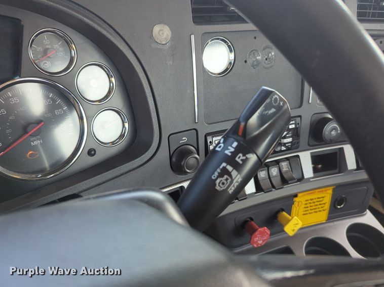 image for item NG9811 2020 Kenworth  T680 semi truck