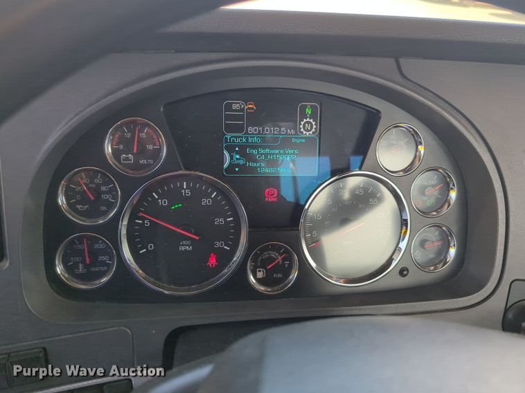 image for item NG9811 2020 Kenworth  T680 semi truck