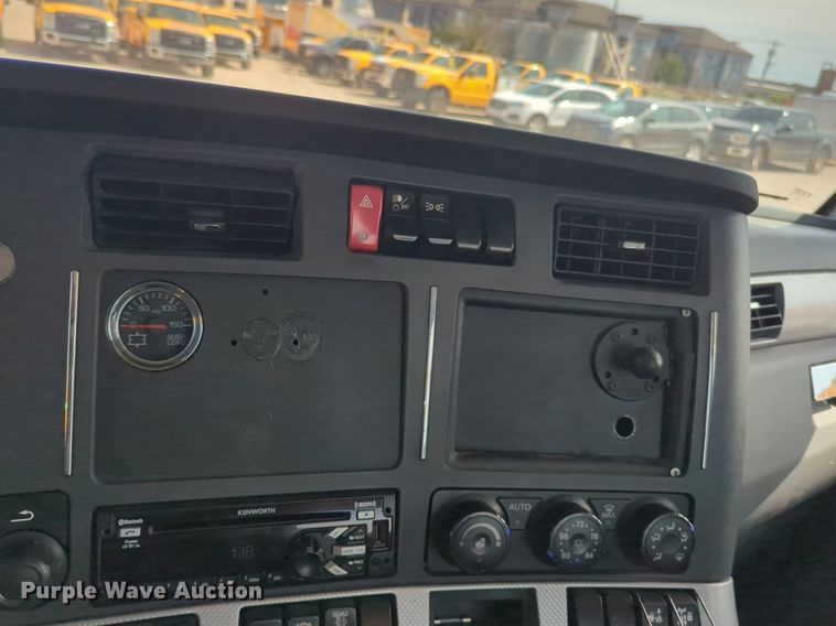 image for item NG9811 2020 Kenworth  T680 semi truck